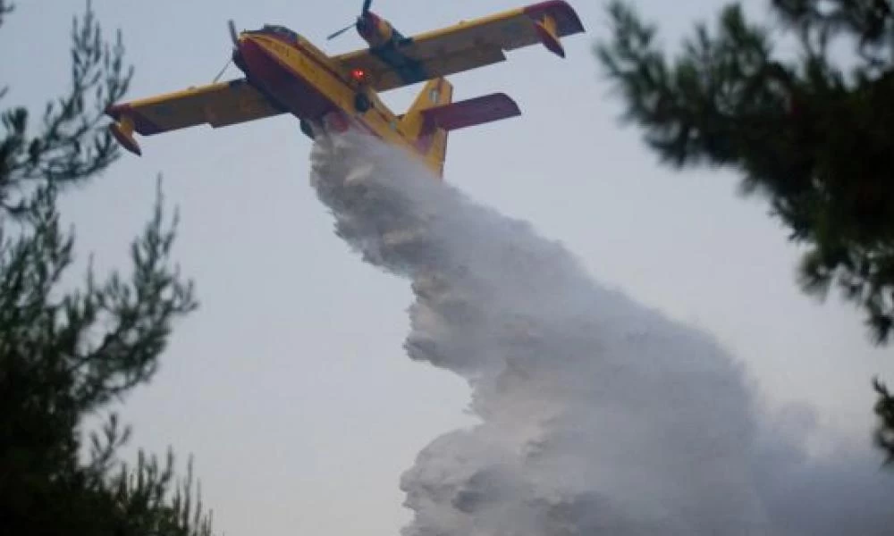Συναγερμός στην Πυροσβεστική: Μεγάλη φωτιά στο Λαύριο – Εκκενώνονται προληπτικά οικισμοί